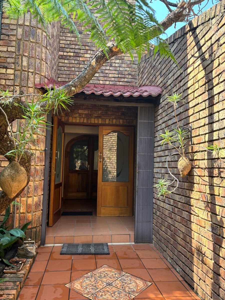 5 Bedroom Property for Sale in Safari Gardens North West